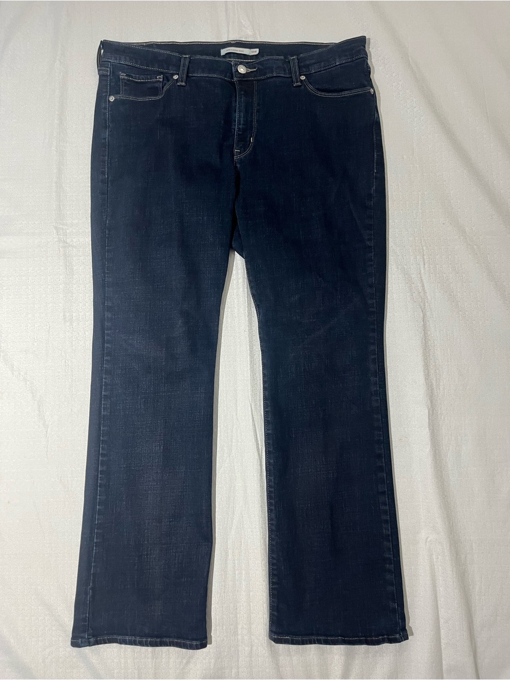 Levi’s ladies Dark Wash Straight Leg Jeans size 18
